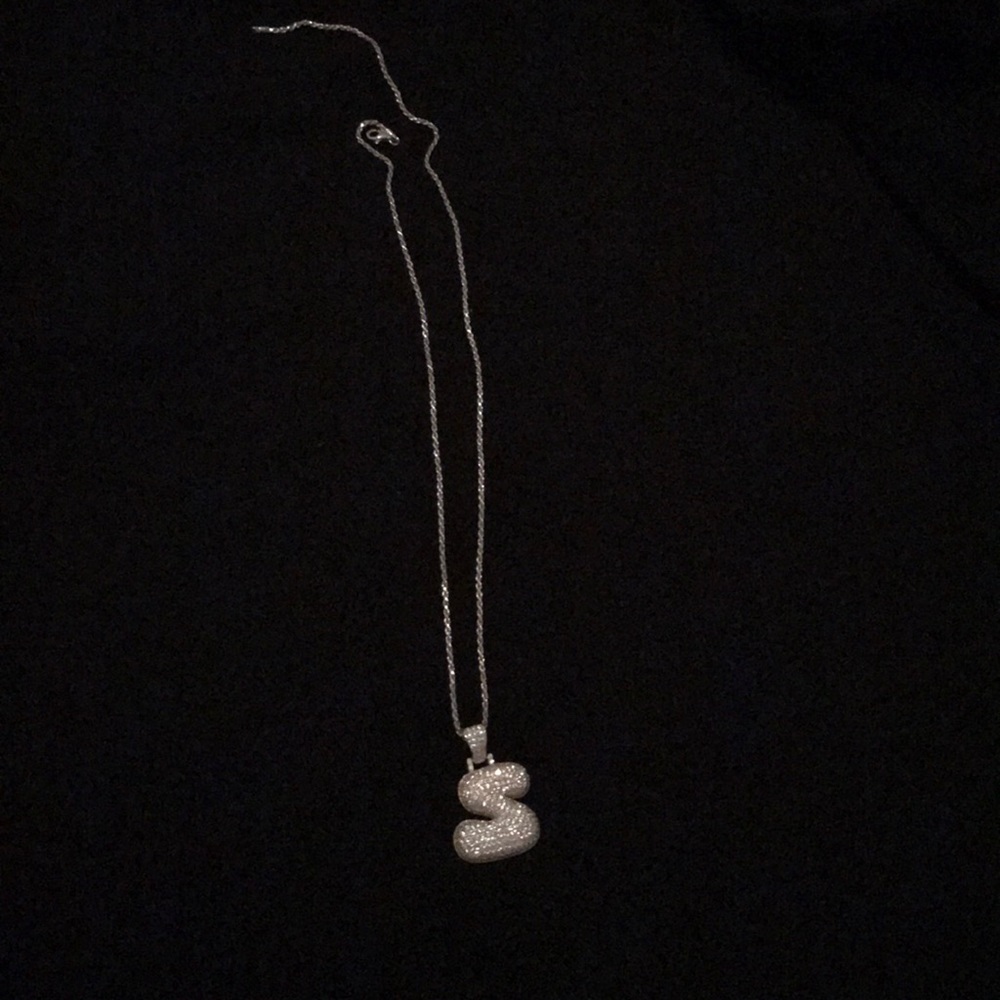 Chain & letter pendant